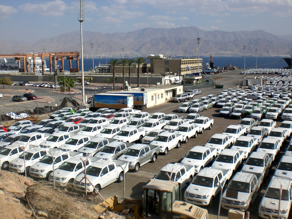 טויוטה היילקס בנמל אילת - 501 יחידות מתחילת השנה עלו לכביש.